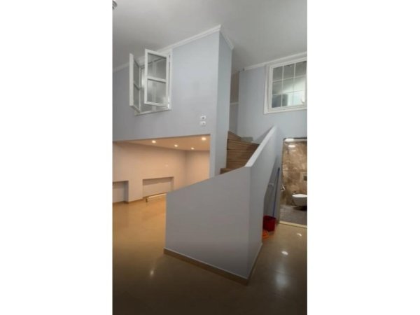 Tirane, shitet apartament duplex Kati 1, 61 m² 87.000 € (Fresku)