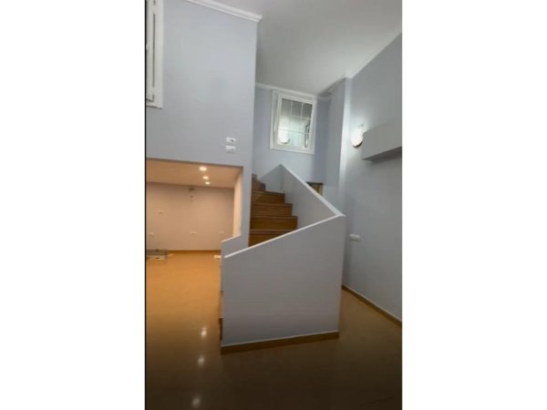 Tirane, shitet apartament duplex Kati 1, 61 m² 87.000 € (Fresku)