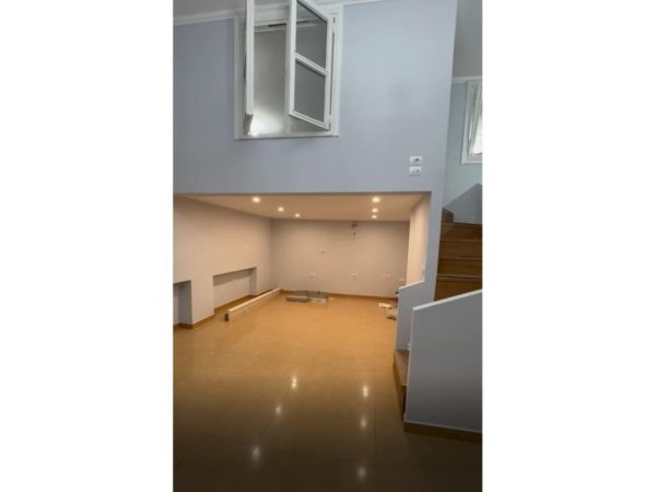 Tirane, shitet apartament duplex Kati 1, 61 m² 87.000 € (Fresku)