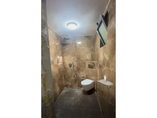 Tirane, shitet apartament duplex Kati 1, 61 m² 87.000 € (Fresku)