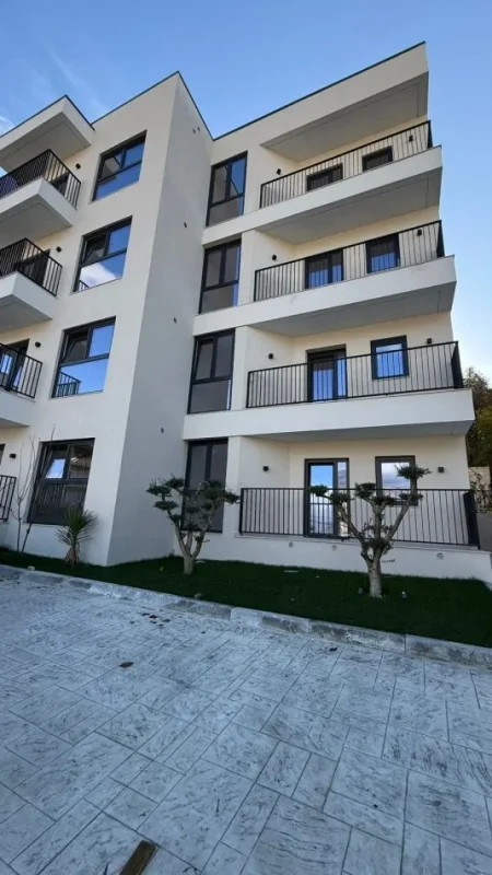 Tirane, shitet apartament 1+1+Ballkon Kati 3, 56 m² 91.443 € (Ali Demi) Mundesi blerje me Kredi