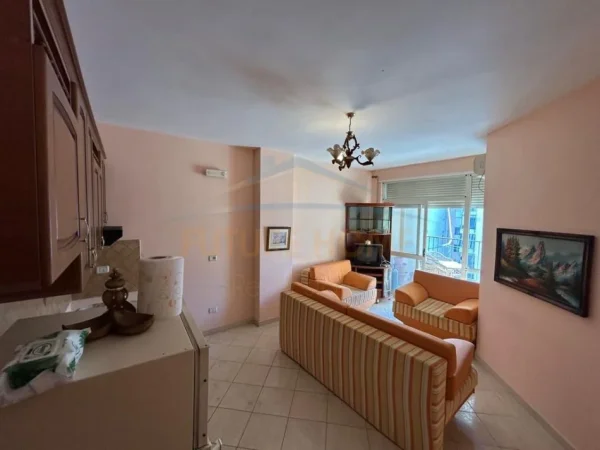 Tirane, shitet apartament 2+1+Ballkon Kati 5, 74 m² 68.000 € (Shkembi i Kavajes)