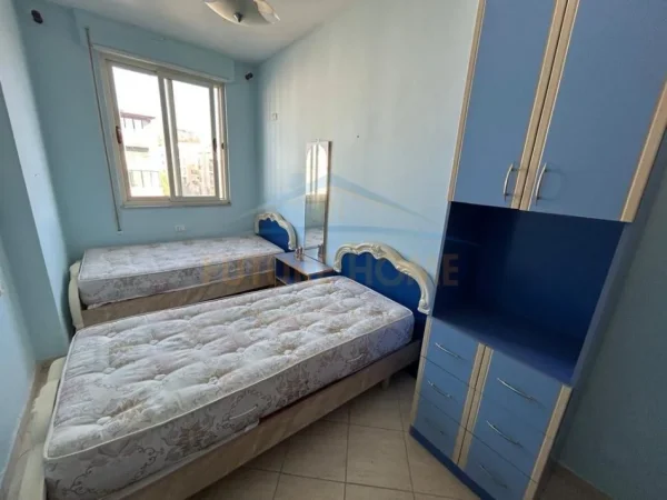 Tirane, shitet apartament 2+1+Ballkon Kati 5, 74 m² 68.000 € (Shkembi i Kavajes)