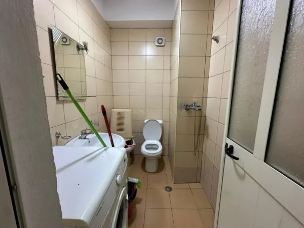Tirane, jepet me qera apartament 1+1 Kati 3, 47 m² 450 € (Materniteti Ri)