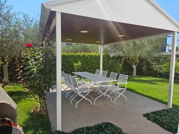 Tirane, jepet me qera Vile 3 Katshe Kati 0, 270 m² 2.500 € (TEG)