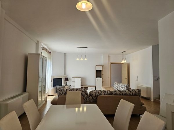 Tirane, jepet me qera Vile 3 Katshe Kati 0, 270 m² 2.500 € (TEG)