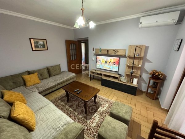 Tirane, jepet me qera apartament 2+1 Kati 4, 85 m² 450 € (Ali Demi)