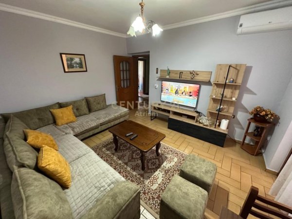 Tirane, jepet me qera apartament 2+1 Kati 4, 85 m² 450 € (Ali Demi)