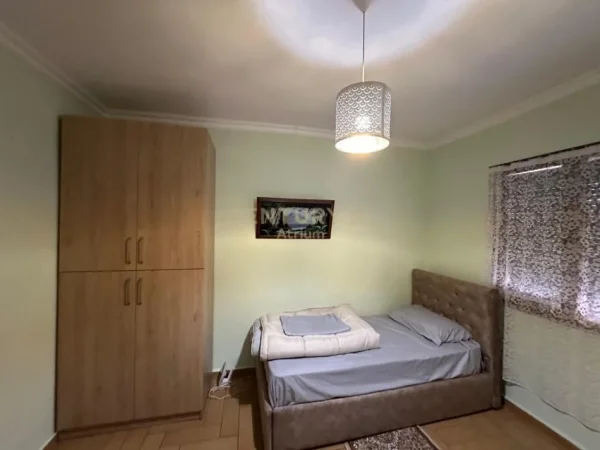 Tirane, jepet me qera apartament 2+1 Kati 4, 85 m² 450 € (Ali Demi)