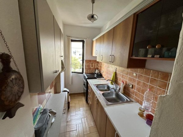 Tirane, jepet me qera apartament 2+1 Kati 4, 85 m² 450 € (Ali Demi)