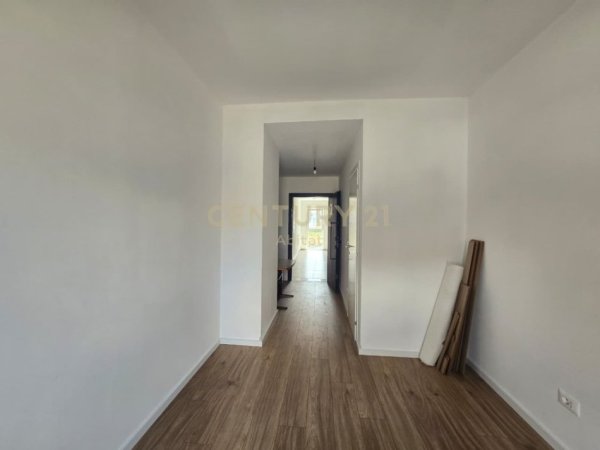 Tirane, shitet apartament 2+1+Ballkon Kati 3, 117 m² 187.000 € (laprak)