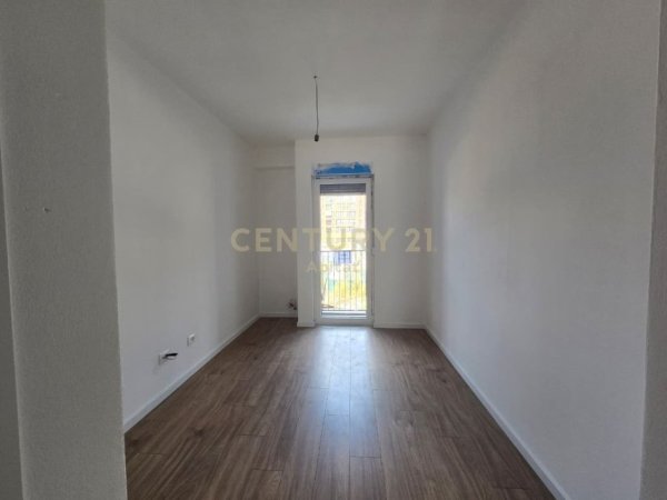 Tirane, shitet apartament 2+1+Ballkon Kati 3, 117 m² 187.000 € (laprak)