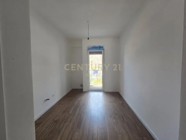 Tirane, shitet apartament 2+1+Ballkon Kati 3, 117 m² 187.000 € (laprak)