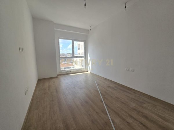Tirane, shitet apartament 2+1+Ballkon Kati 3, 117 m² 187.000 € (laprak)