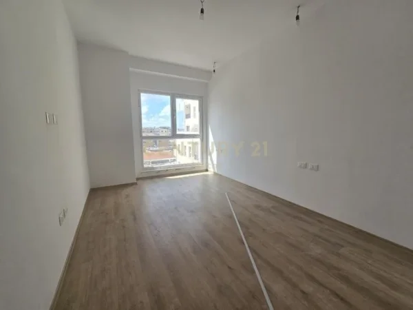 Tirane, shitet apartament 2+1+Ballkon Kati 3, 117 m² 187.000 € (laprak)