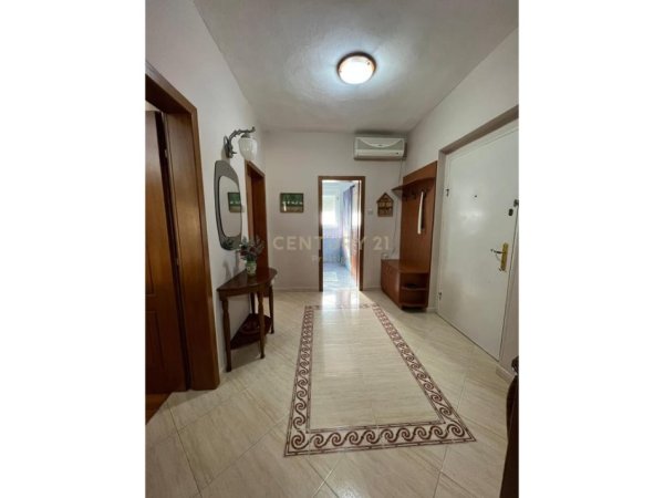 Tirane, jepet me qera apartament 2+1 Kati 5, 80 m² 700 € (Rruga e Elbasanit)
