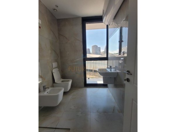 Tirane, jepet me qera ambjent biznesi + Post Parkimi, Kati 2, 131 m² 1.400 € (Lake View Residences)