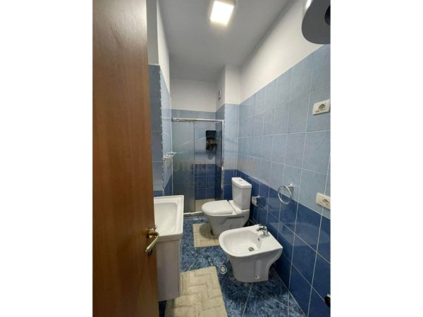 Tirane, jepet me qera apartament 1+1+Ballkon Kati 8, 67 m² 450 € (Unaza e Re)