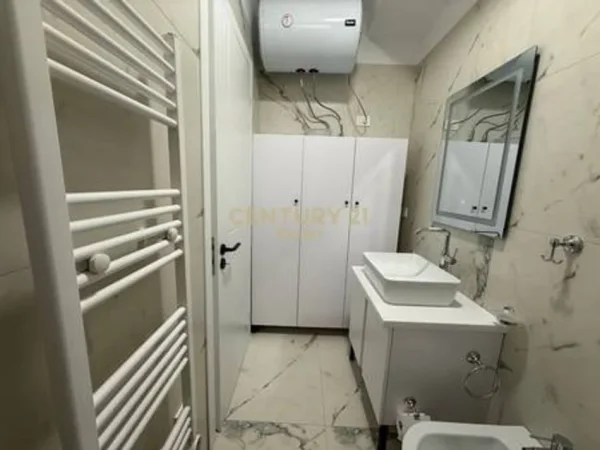 Tirane, jepet me qera apartament 2+1 Kati 7, 80 m² 800 € (don bosko)
