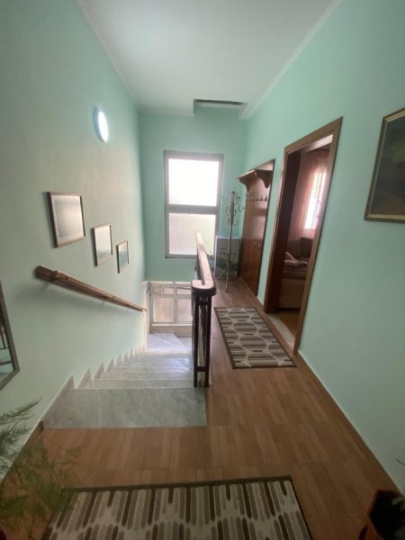 Tirane, jepet me qera Vile 3+1+Ballkon Kati 2, 120 m² 600 € (Rruga Qemal Stafa)