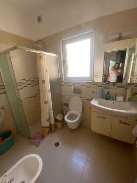 Tirane, jepet me qera Vile 3+1+Ballkon Kati 2, 120 m² 600 € (Rruga Qemal Stafa)