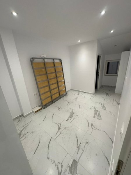 Tirane, jepet me qera apartament 1+1 Kati 3, 65 m² 500 € (Kodra)