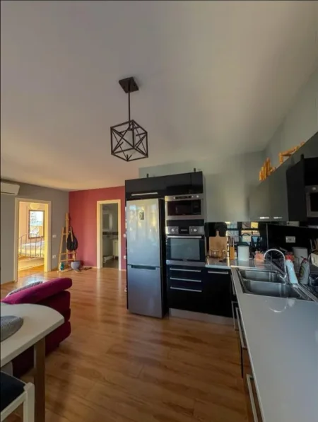 Tirane, jepet me qera apartament 2+1+Ballkon Kati 6, 90 m² 850 € (Prokuroria e Tiranes)