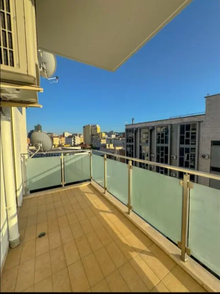 Tirane, jepet me qera apartament 2+1+Ballkon Kati 6, 90 m² 850 € (Prokuroria e Tiranes)