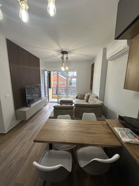 Tirane, jepet me qera apartament 1+1 Kati 1, 68 m² 700 € (Rruga Qemal Stafa)