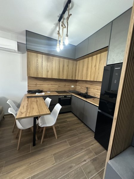 Tirane, jepet me qera apartament 1+1 Kati 1, 68 m² 700 € (Rruga Qemal Stafa)