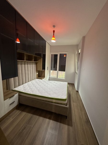 Tirane, jepet me qera apartament 1+1 Kati 1, 68 m² 700 € (Rruga Qemal Stafa)
