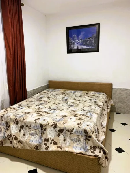 Jepet Shpi me Qera 1+1 ne 5 Maji,  400 €