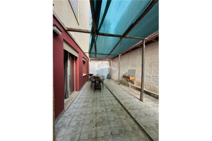 Vlore - Lungomare, jepet me qera apartament 1+1 Kati 1, 40 m² 230 € (Pranë Diamond Hill, Vlorë)