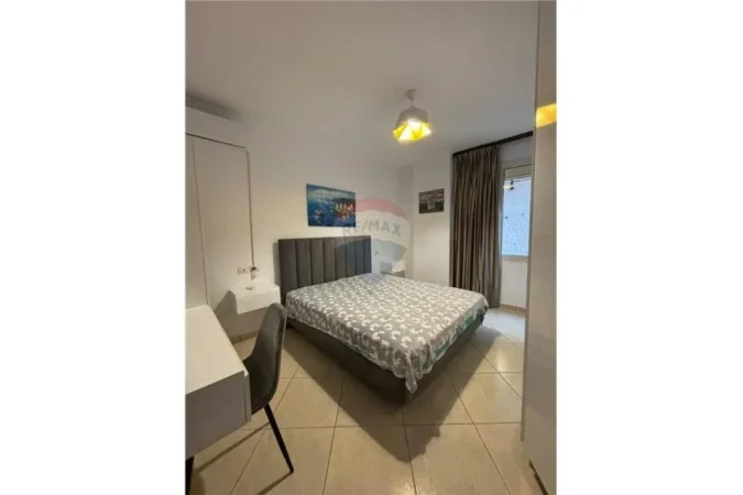 Vlore - Lungomare, jepet me qera apartament 1+1 Kati 1, 40 m² 230 € (Pranë Diamond Hill, Vlorë)