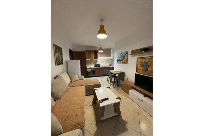 Vlore - Lungomare, jepet me qera apartament 1+1 Kati 1, 40 m² 230 € (Pranë Diamond Hill, Vlorë)
