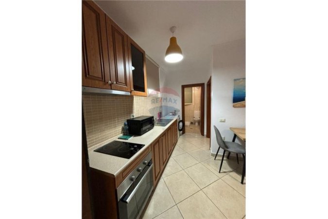 Vlore - Lungomare, jepet me qera apartament 1+1 Kati 1, 40 m² 230 € (Pranë Diamond Hill, Vlorë)