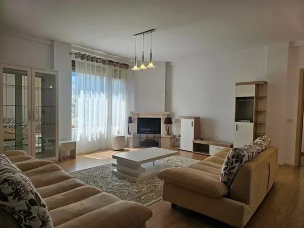 Tirane, jepet me qera Vile 3+1 , 344 m² 2.500 € (Teg)