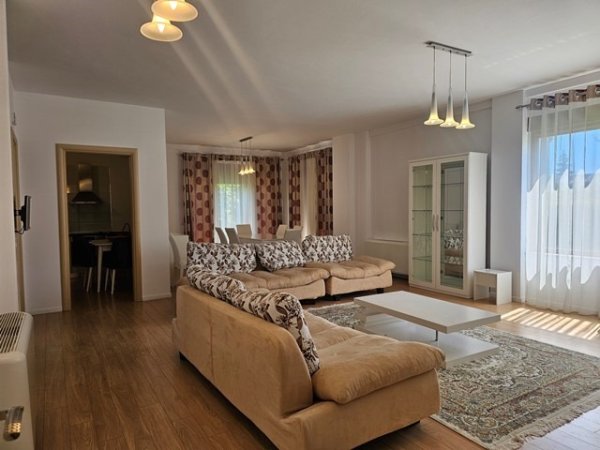 Tirane, jepet me qera Vile 3+1 , 344 m² 2.500 € (Teg)