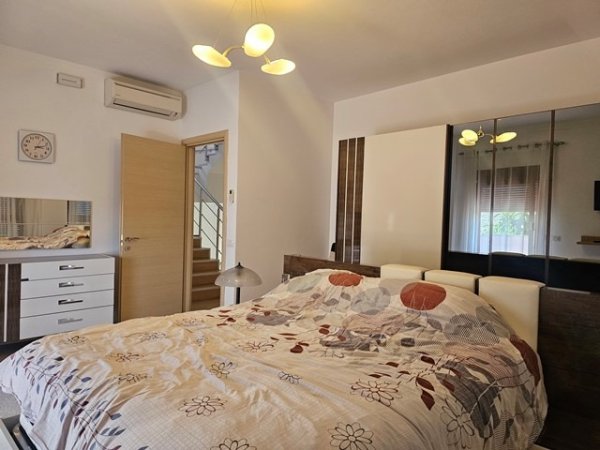 Tirane, jepet me qera Vile 3+1 , 344 m² 2.500 € (Teg)