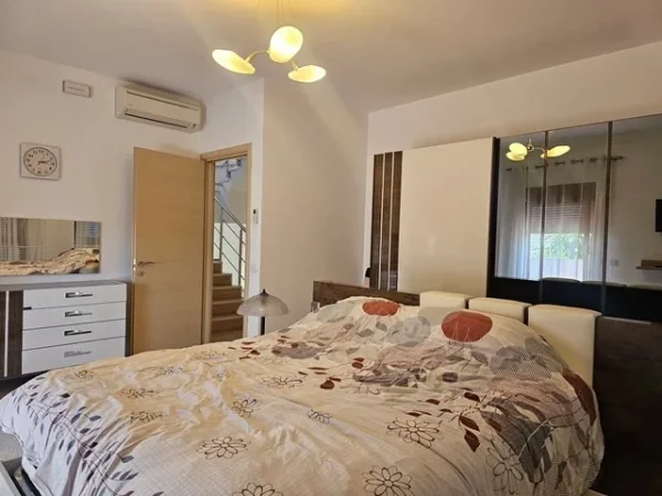 Tirane, jepet me qera Vile 3+1 , 344 m² 2.500 € (Teg)