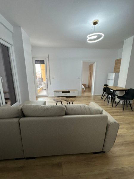 Tirane, jepet me qera apartament 1+1+Ballkon Kati 3, 65 m² 600 € (Rruga Qemal Stafa)
