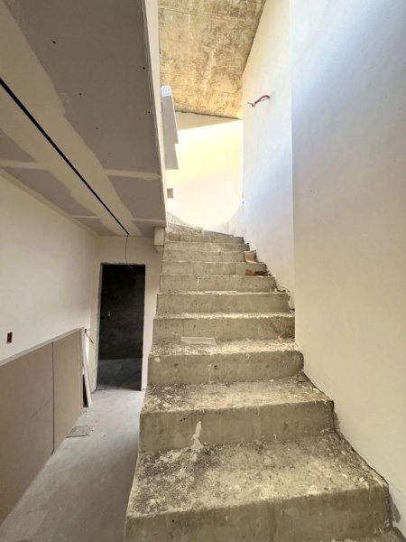 Tirane, jepet me qera Vile 1 Katshe , 200 m² 2.000 € (Liqeni i Thate)