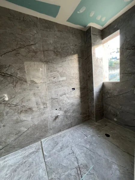Tirane, jepet me qera Vile 1 Katshe , 200 m² 2.000 € (Liqeni i Thate)