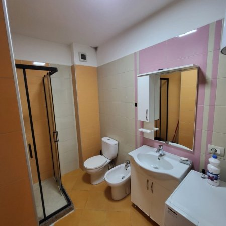 Tirane, jepet me qera apartament 1+1 , 70 m² 550 € (Liqeni i Thate)