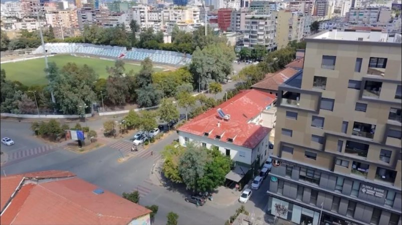 Tirane, jepet me qera apartament 2+1+Ballkon Kati 1, 95 m² 900 € (Stadiumi Dinamo)