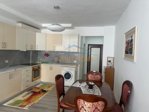 Tirane, jap me qera apartament 2+1+Ballkon Kati 5, 87 m² 700 € (LAPRAKE)