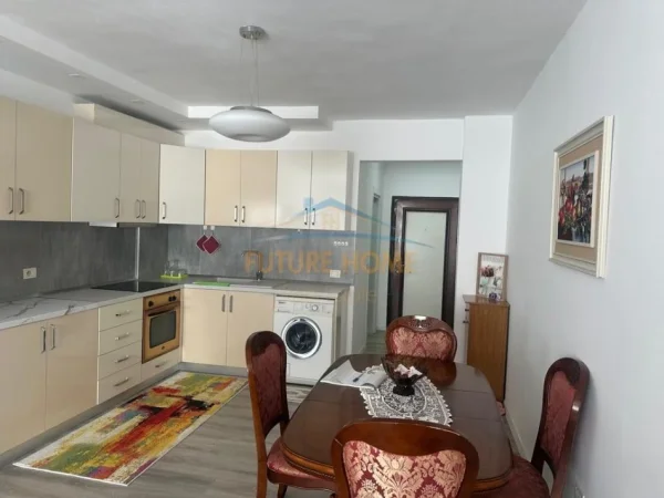 Tirane, jap me qera apartament 2+1+Ballkon Kati 5, 87 m² 700 € (LAPRAKE)