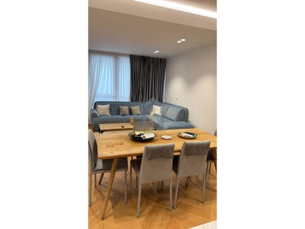 Tirane, jepet me qera apartament 2+1+Ballkon Kati 7, 80 m² 920 € (Rruga Tish Daiha)