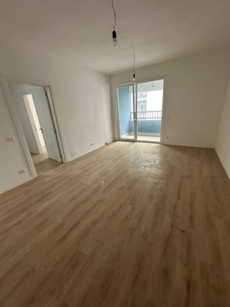 Tirane, jepet me qera apartament 1+1 Kati 3, 65 m² 350 € (UNIVERS CITY)