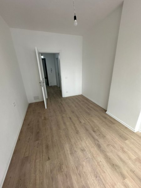 Tirane, jepet me qera apartament 1+1 Kati 3, 65 m² 350 € (UNIVERS CITY)